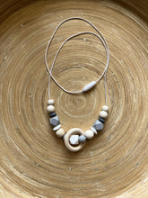 Collier d’allaitement personnalisé gris bois | Bijou maman bébé | Collier de portage | Cadeau de naissance