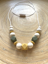 Collier d’allaitement personnalisé vert/jaune | Bijou maman bébé | Collier de portage | Cadeau de naissance