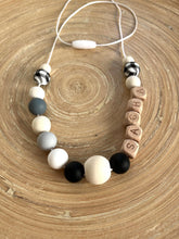 Collier d’allaitement personnalisé avec prénom noir vichy | Bijou maman bébé | Collier de portage | Cadeau de naissance