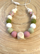 Collier d’allaitement personnalisé rose eucalyptus | Bijou maman bébé | Collier de portage | Cadeau de naissance