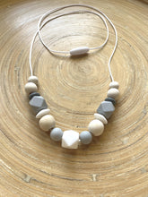 Collier d’allaitement personnalisé gris bois | Bijou maman bébé | Collier de portage | Cadeau de naissance
