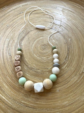 Collier d’allaitement personnalisé avec prénom vert pastel | Bijou maman bébé | Collier de portage | Cadeau de naissance