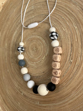 Collier d’allaitement personnalisé avec prénom noir vichy | Bijou maman bébé | Collier de portage | Cadeau de naissance