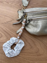 Porte-Chouchou de Sac & Porte-Clés 2-en-1 MAMAN | Bijou de Sac Fait Main | Accessoire Femme en Perles | Cadeau Maman | Baby Shower