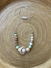 Collier d’allaitement personnalisé avec prénom vert pastel | Bijou maman bébé | Collier de portage | Cadeau de naissance