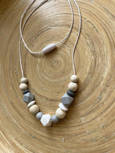 Collier d’allaitement personnalisé gris bois | Bijou maman bébé | Collier de portage | Cadeau de naissance