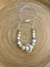 Collier d’allaitement personnaliser vert pastel | Bijou maman bébé | Collier de portage | Cadeau de naissance