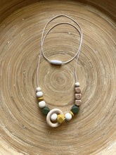 Collier d’Allaitement Personnalisé Prénom Vert/jaune| Collier de Portage Maman Bébé | Cadeau Naissance | Bijou Maman