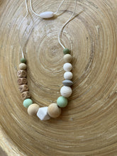 Collier d’allaitement personnalisé avec prénom vert pastel | Bijou maman bébé | Collier de portage | Cadeau de naissance