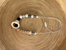 Collier d’allaitement personnalisé avec prénom noir vichy | Bijou maman bébé | Collier de portage | Cadeau de naissance